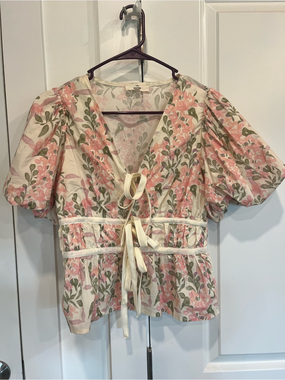 entro Cream Floral Tie-Front Puff Sleeve Blouse